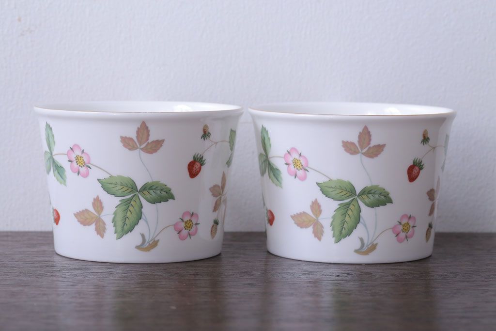 アンティーク雑貨　Wedgwood(ウエッジウッド)・ワイルドストロベリー　カップ&ソーサー2客2種セット