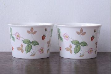 アンティーク雑貨　Wedgwood(ウエッジウッド)・ワイルドストロベリー　カップ&ソーサー2客2種セット