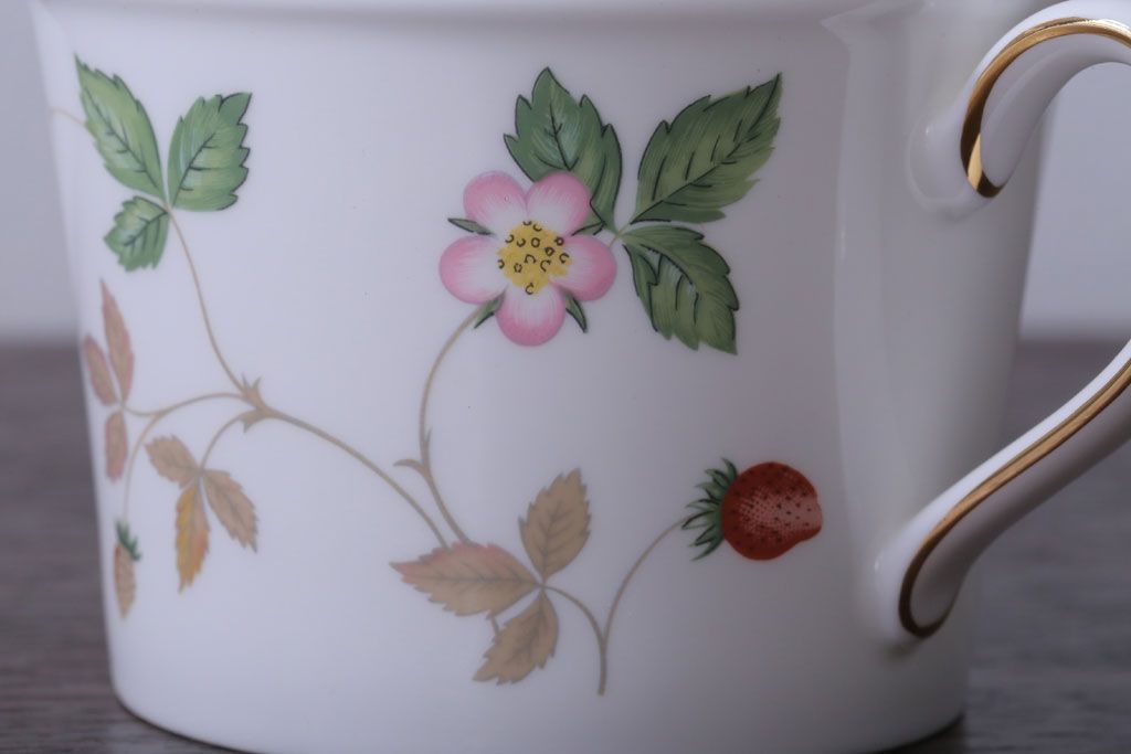 アンティーク雑貨　Wedgwood(ウエッジウッド)・ワイルドストロベリー　カップ&ソーサー2客2種セット