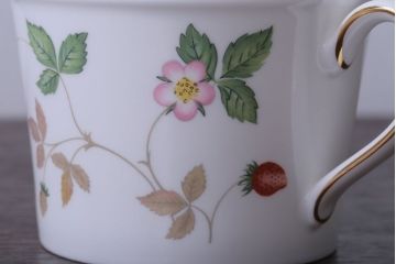 アンティーク雑貨　Wedgwood(ウエッジウッド)・ワイルドストロベリー　カップ&ソーサー2客2種セット