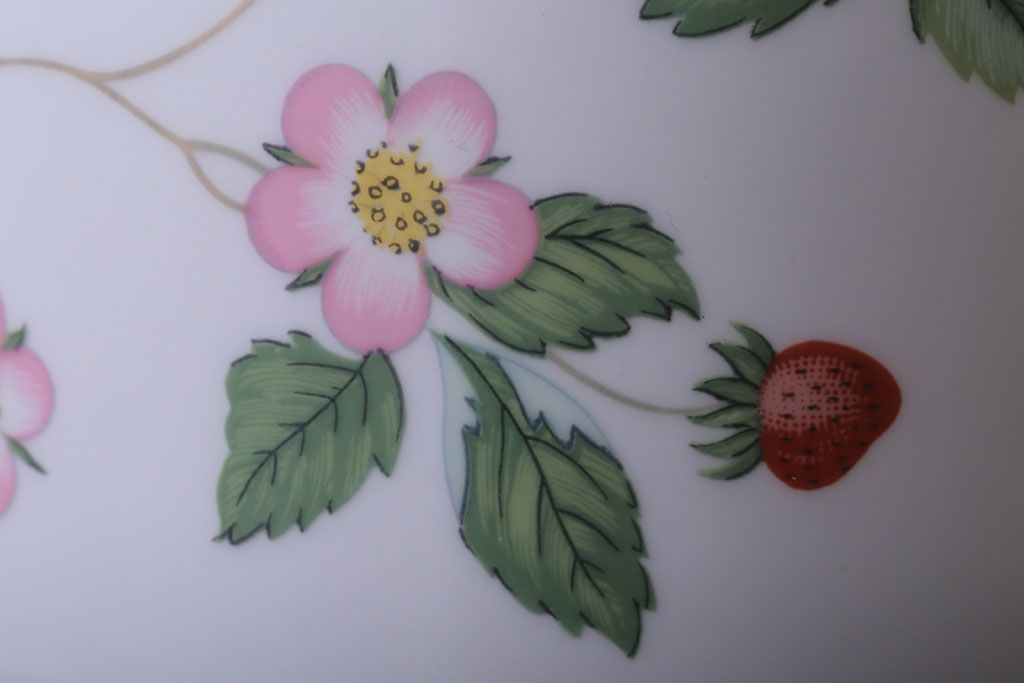 アンティーク雑貨　Wedgwood(ウエッジウッド)・ワイルドストロベリー　カップ&ソーサー2客2種セット