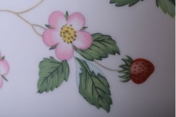 アンティーク雑貨　Wedgwood(ウエッジウッド)・ワイルドストロベリー　カップ&ソーサー2客2種セット