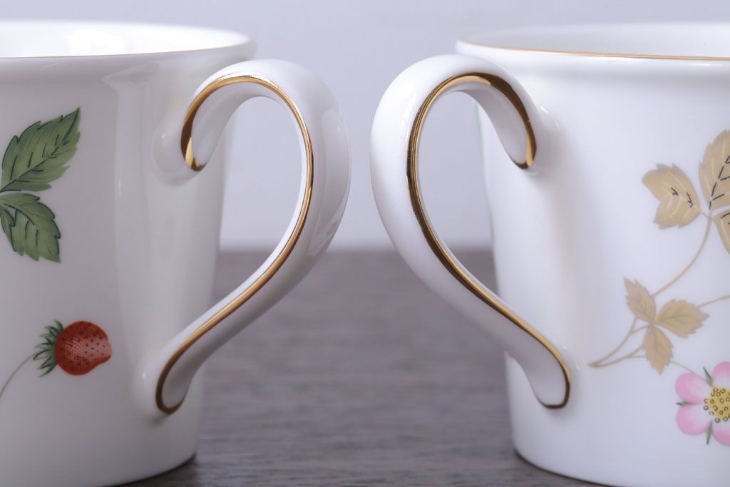 アンティーク雑貨　Wedgwood(ウエッジウッド)・ワイルドストロベリー　カップ&ソーサー2客2種セット