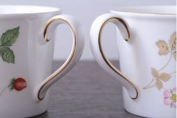 アンティーク雑貨　Wedgwood(ウエッジウッド)・ワイルドストロベリー　カップ&ソーサー2客2種セット