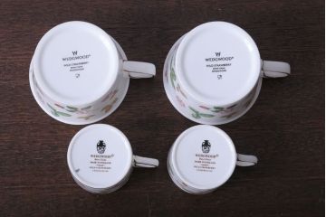 アンティーク雑貨　Wedgwood(ウエッジウッド)・ワイルドストロベリー　カップ&ソーサー2客2種セット