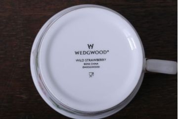 アンティーク雑貨　Wedgwood(ウエッジウッド)・ワイルドストロベリー　カップ&ソーサー2客2種セット