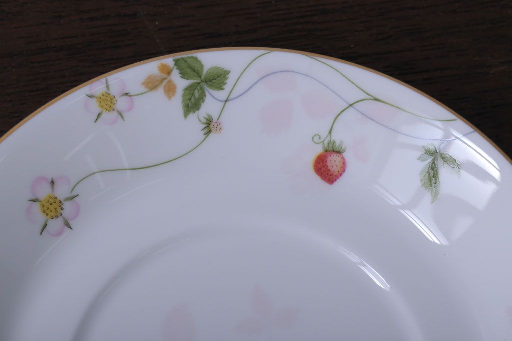 アンティーク雑貨　Wedgwood(ウエッジウッド)・ワイルドストロベリー　カップ&ソーサー2客2種セット
