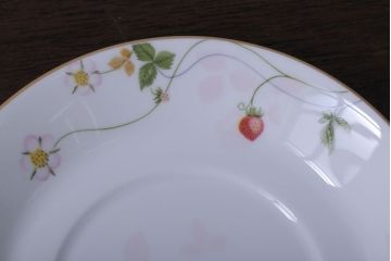 アンティーク雑貨　Wedgwood(ウエッジウッド)・ワイルドストロベリー　カップ&ソーサー2客2種セット