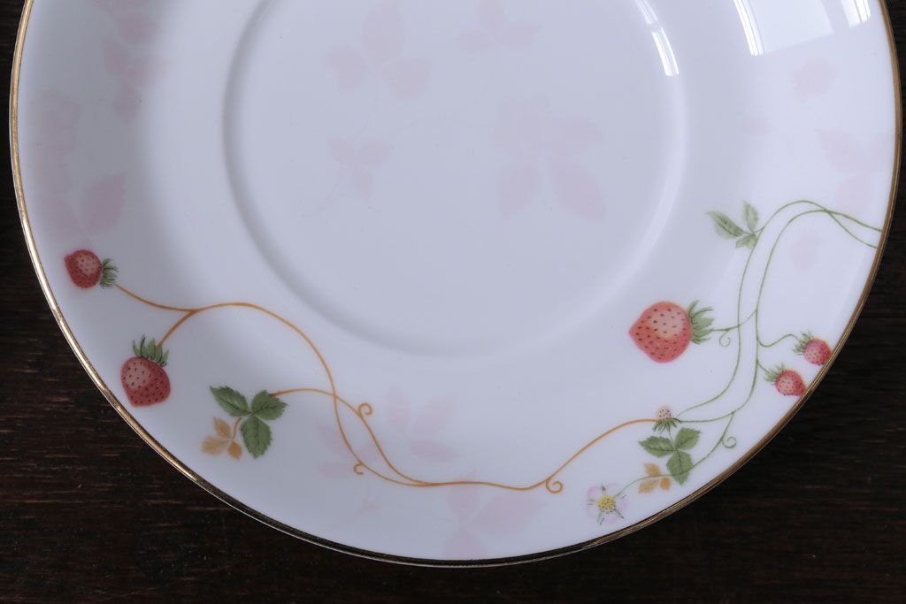 アンティーク雑貨　Wedgwood(ウエッジウッド)・ワイルドストロベリー　カップ&ソーサー2客2種セット