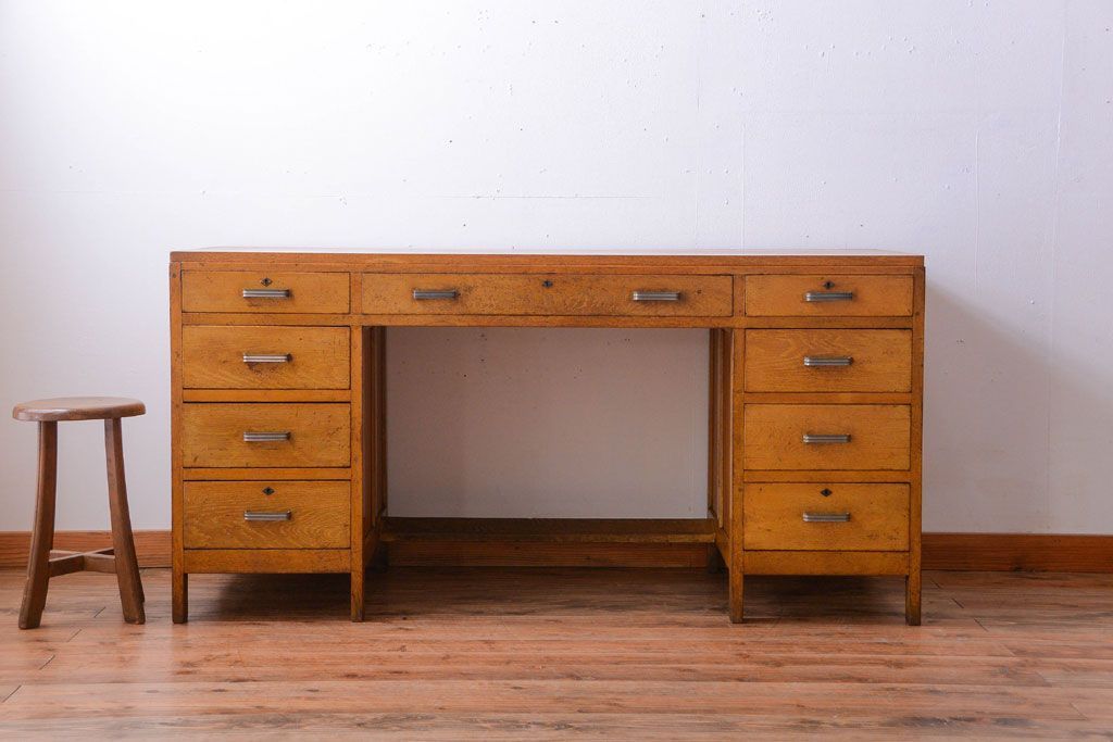 レトロ家具　昭和レトロ　古いナラ材のワイドなアンティーク両袖机