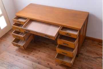 レトロ家具　昭和レトロ　古いナラ材のワイドなアンティーク両袖机