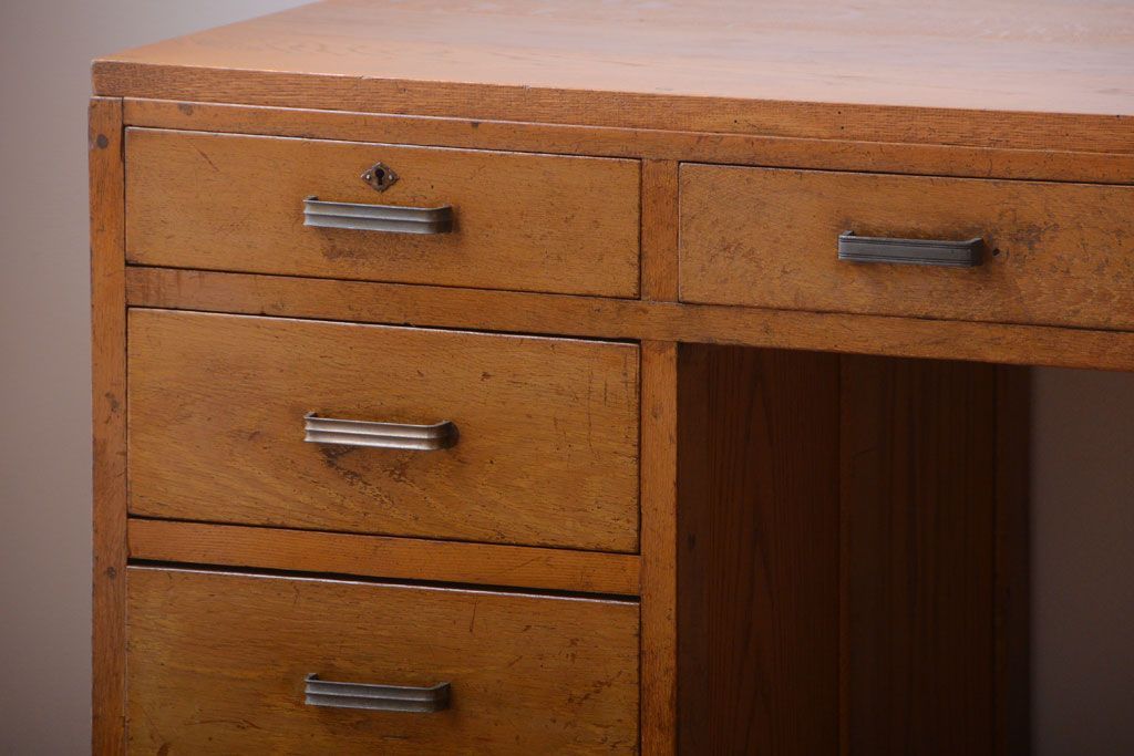 レトロ家具　昭和レトロ　古いナラ材のワイドなアンティーク両袖机