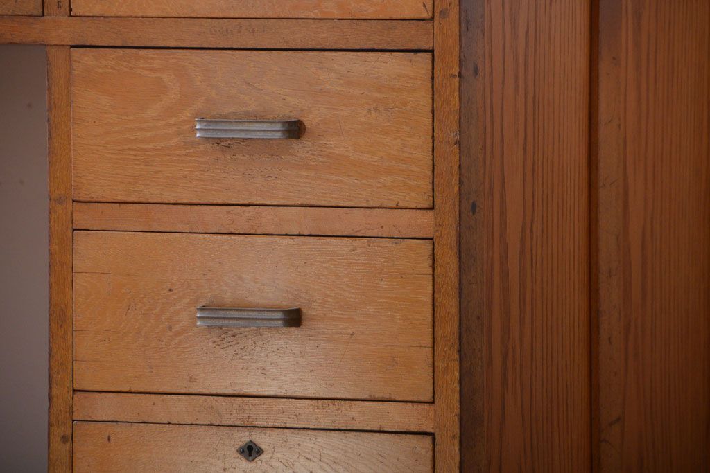 レトロ家具　昭和レトロ　古いナラ材のワイドなアンティーク両袖机