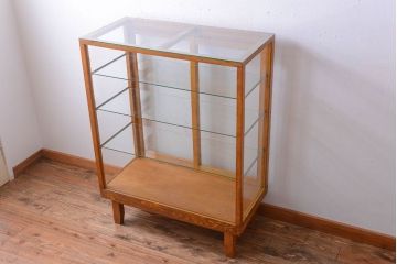 レトロ家具　昭和レトロ　古いナラ材の縦型アンティークガラスケース