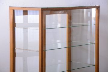 レトロ家具　昭和レトロ　古いナラ材の縦型アンティークガラスケース