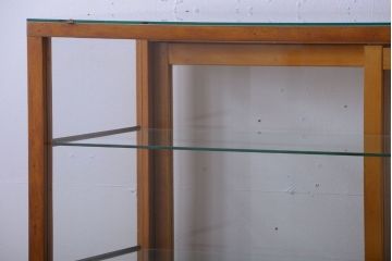 レトロ家具　昭和レトロ　古いナラ材の縦型アンティークガラスケース