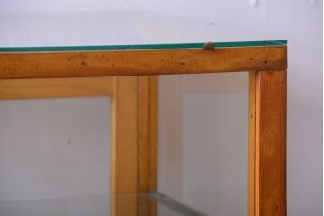 レトロ家具　昭和レトロ　古いナラ材の縦型アンティークガラスケース