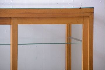 レトロ家具　昭和レトロ　古いナラ材の縦型アンティークガラスケース