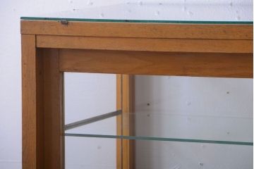 レトロ家具　昭和レトロ　古いナラ材の縦型アンティークガラスケース