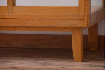 レトロ家具　昭和レトロ　古いナラ材の縦型アンティークガラスケース