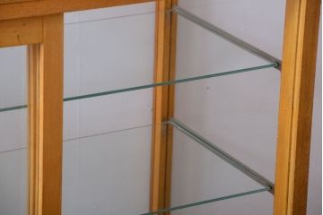 レトロ家具　昭和レトロ　古いナラ材の縦型アンティークガラスケース