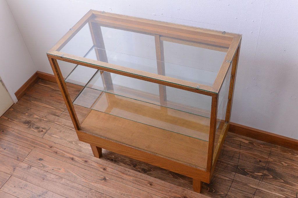 レトロ家具　昭和レトロ　古いナラ材の脚付きガラスケース