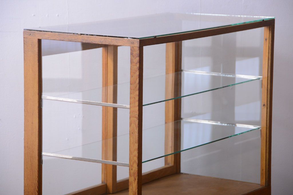 レトロ家具　昭和レトロ　古いナラ材の脚付きガラスケース