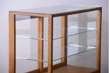 レトロ家具　昭和レトロ　古いナラ材の脚付きガラスケース