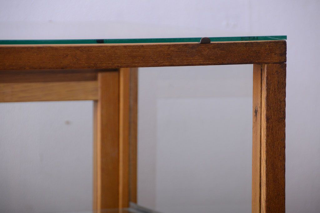 レトロ家具　昭和レトロ　古いナラ材の脚付きガラスケース