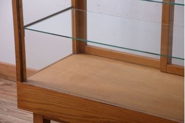 レトロ家具　昭和レトロ　古いナラ材の脚付きガラスケース