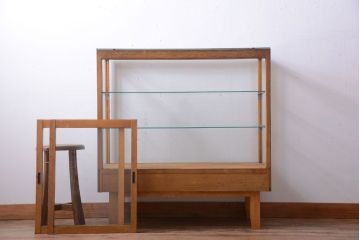 レトロ家具　昭和レトロ　古いナラ材の脚付きガラスケース