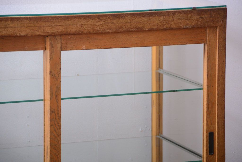 レトロ家具　昭和レトロ　古いナラ材の脚付きガラスケース