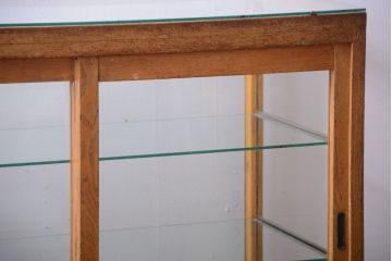 レトロ家具　昭和レトロ　古いナラ材の脚付きガラスケース