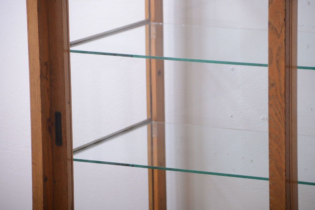 レトロ家具　昭和レトロ　古いナラ材の脚付きガラスケース