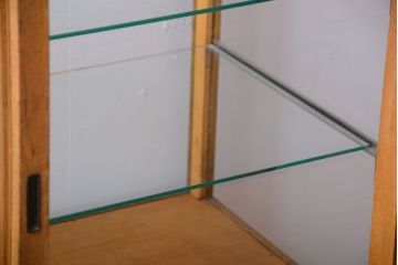 レトロ家具　昭和レトロ　古いナラ材の脚付きガラスケース