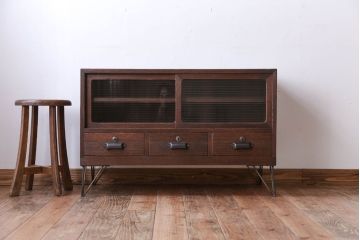 アンティーク家具　和製アンティーク　古い木の質感が味わい深い鉄脚付きローボード