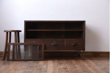 アンティーク家具　和製アンティーク　古い木の質感が味わい深い鉄脚付きローボード