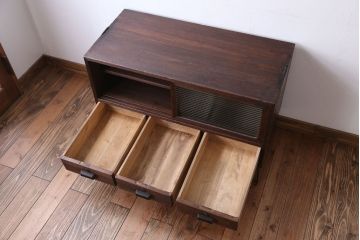 アンティーク家具　和製アンティーク　古い木の質感が味わい深い鉄脚付きローボード