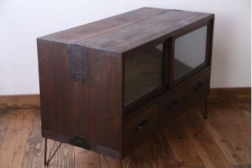 アンティーク家具　和製アンティーク　古い木の質感が味わい深い鉄脚付きローボード