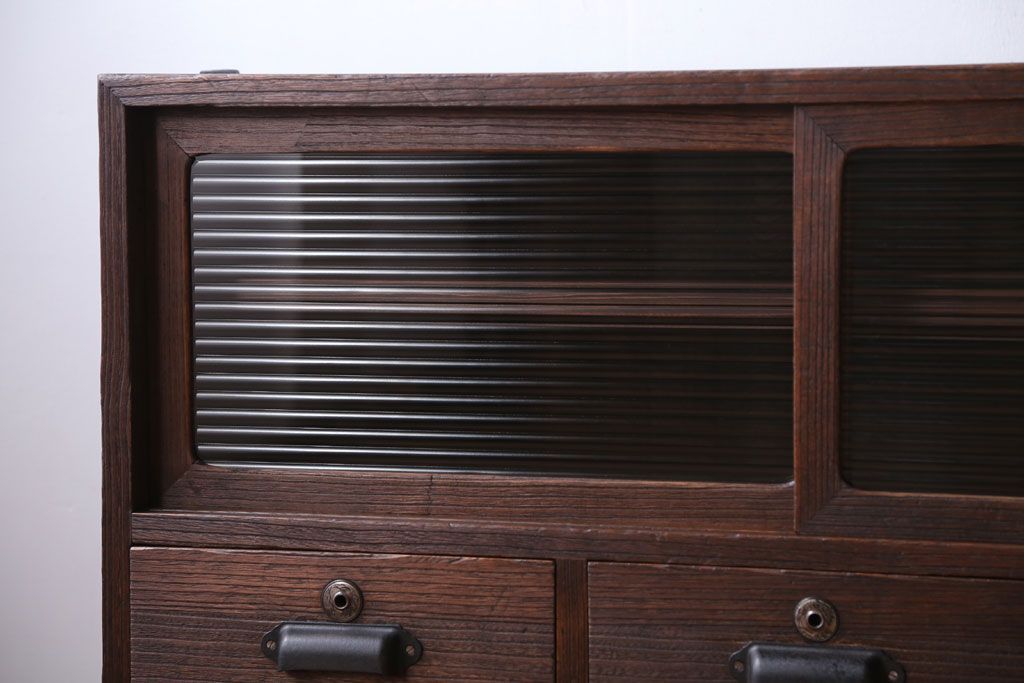 アンティーク家具　和製アンティーク　古い木の質感が味わい深い鉄脚付きローボード