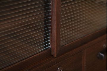 アンティーク家具　和製アンティーク　古い木の質感が味わい深い鉄脚付きローボード