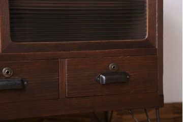 アンティーク家具　和製アンティーク　古い木の質感が味わい深い鉄脚付きローボード