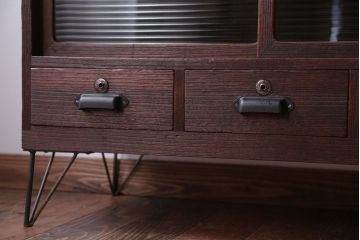 アンティーク家具　和製アンティーク　古い木の質感が味わい深い鉄脚付きローボード