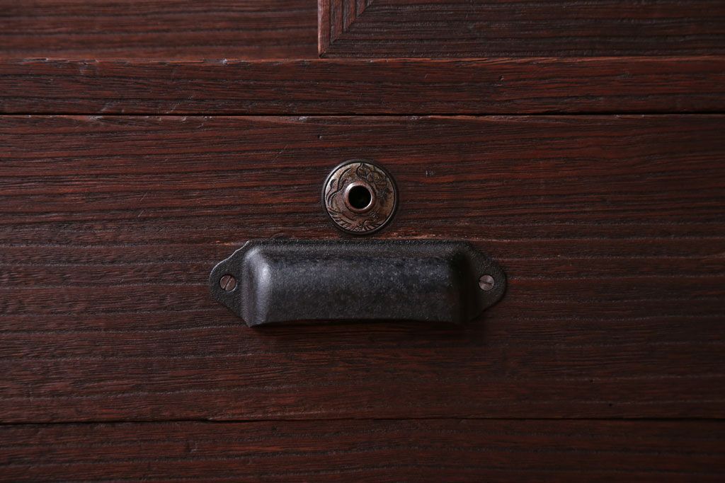 アンティーク家具　和製アンティーク　古い木の質感が味わい深い鉄脚付きローボード