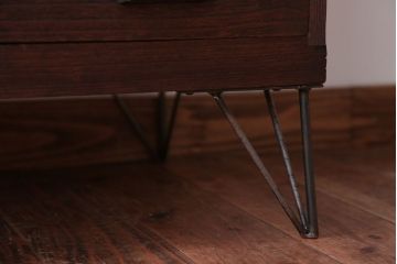 アンティーク家具　和製アンティーク　古い木の質感が味わい深い鉄脚付きローボード