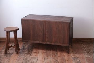 アンティーク家具　和製アンティーク　古い木の質感が味わい深い鉄脚付きローボード