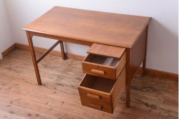 アンティーク家具　イギリスアンティーク　上品なナラ材の片袖机(デスク)