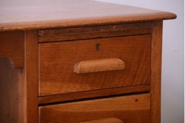 アンティーク家具　イギリスアンティーク　上品なナラ材の片袖机(デスク)