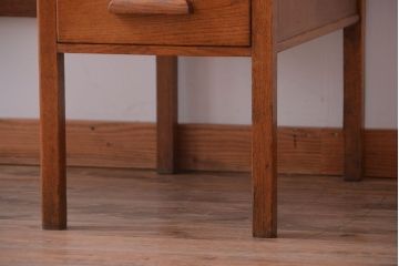 アンティーク家具　イギリスアンティーク　上品なナラ材の片袖机(デスク)