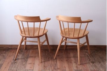 中古　柏木工　オーク材のクラウンチェア2脚セット(ウィンザーチェア、ウインザーチェア)